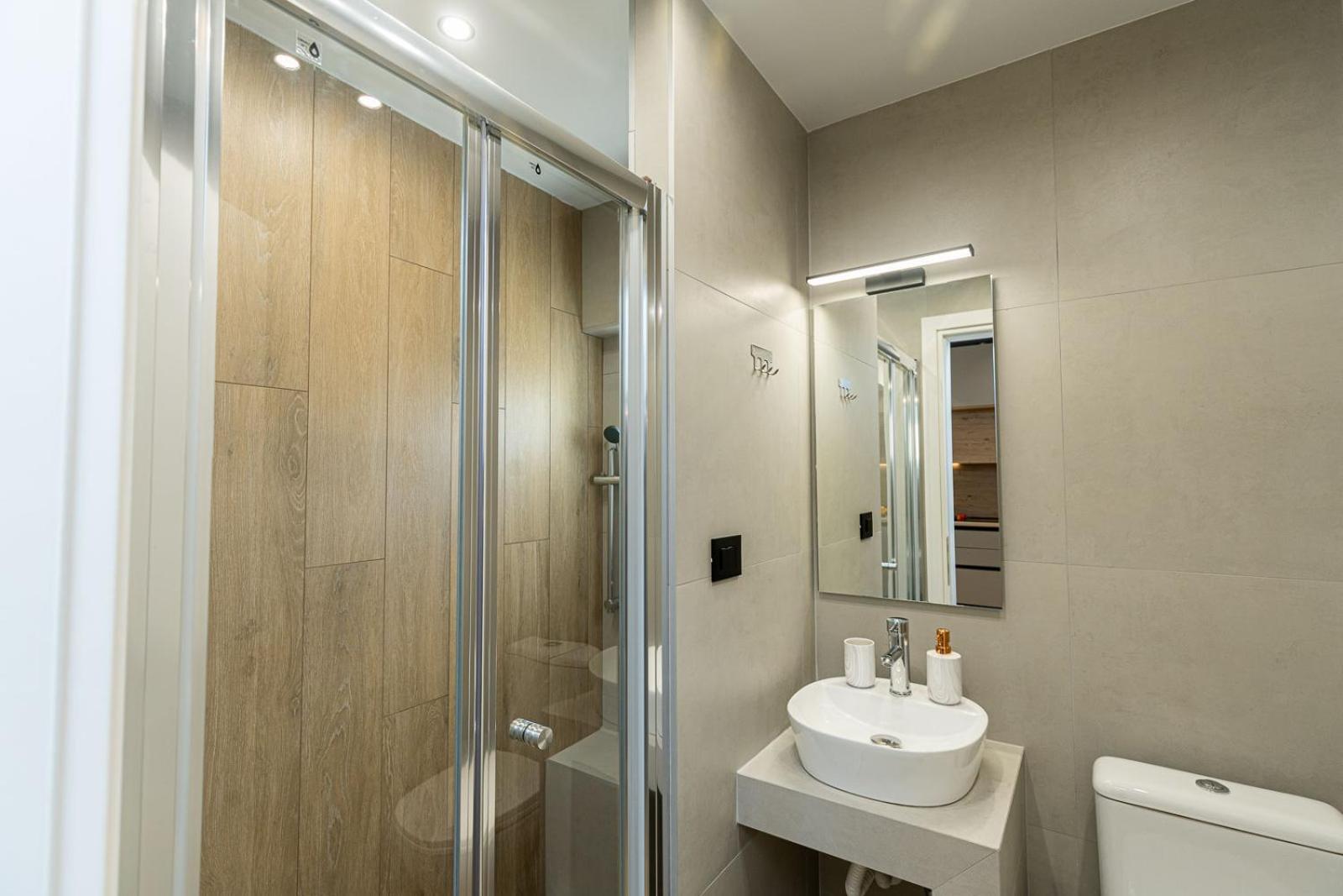 Modern 3 Bedroom Luxury Apartment Tesalonika Bagian luar foto